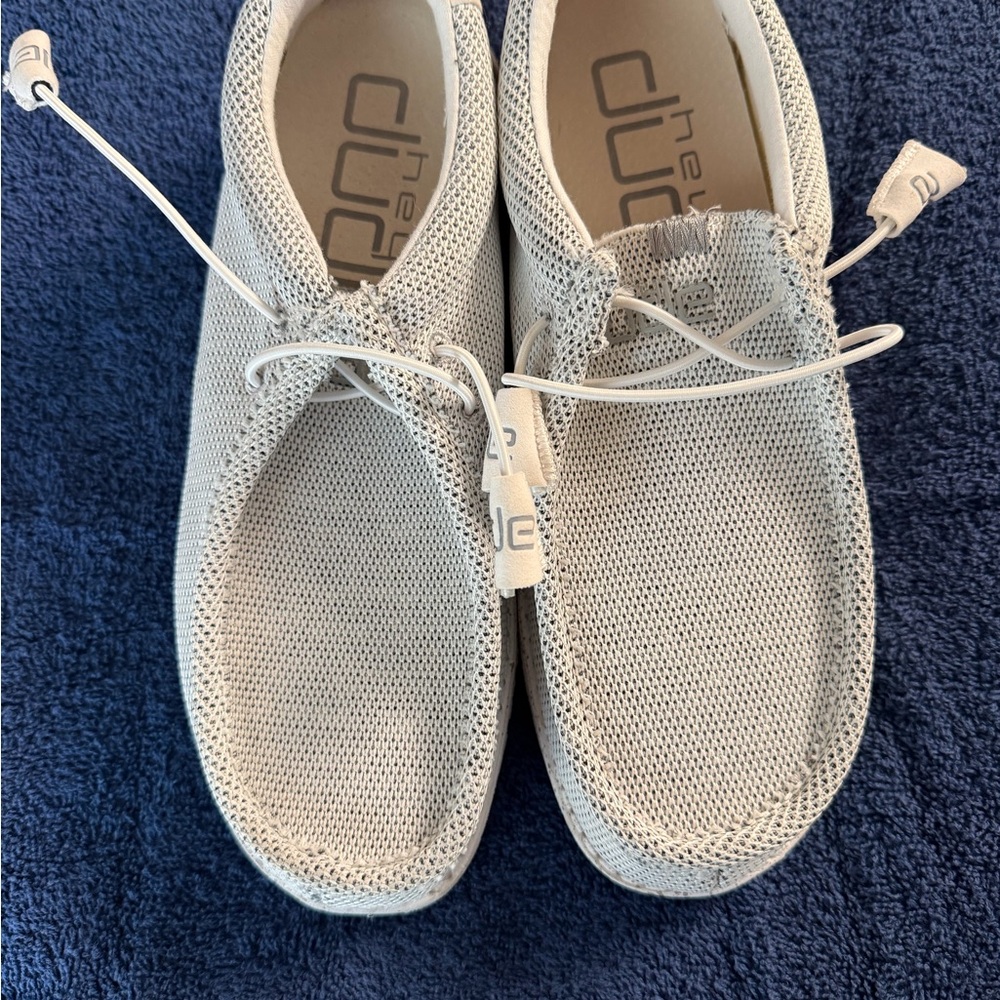 Hey Dude Wally Sox Stone White men 8 UK41 Women 10/10.5. Like new. Tried on only